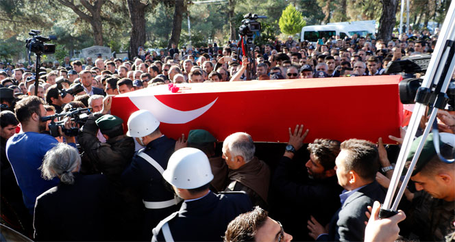 Antalya'da şehit polis yeni aldığı evine son kez getirildi