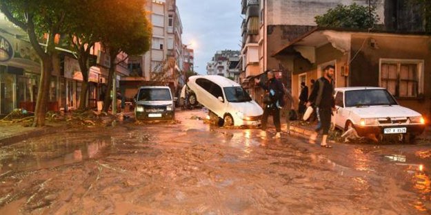Antalya'da sel felaketi! Bakan Çavuşoğlu acı haberi duyurdu