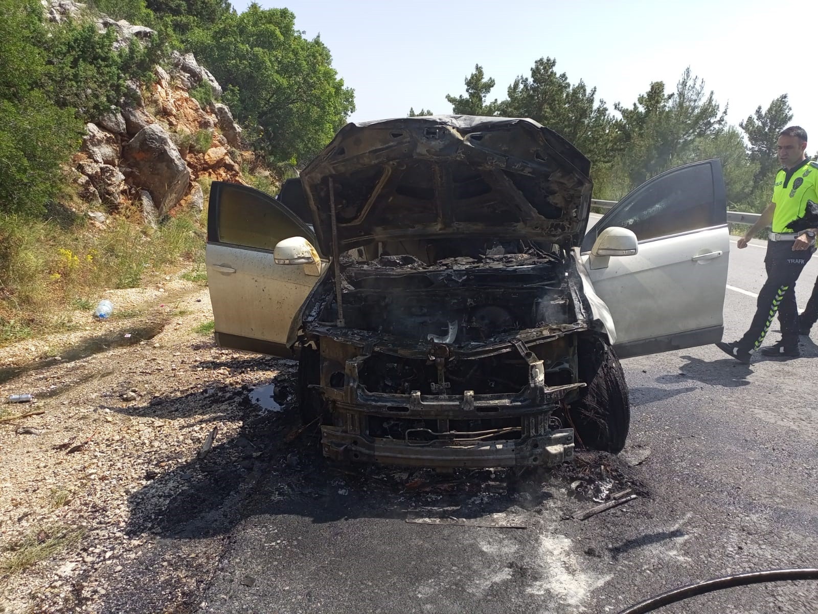 Antalya'da seyir halindeki cip alev aldı