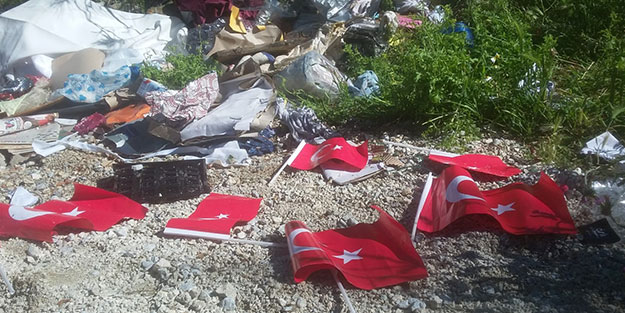 Antalya’da skandal görüntüler! Türk bayraklarını çöpe attılar