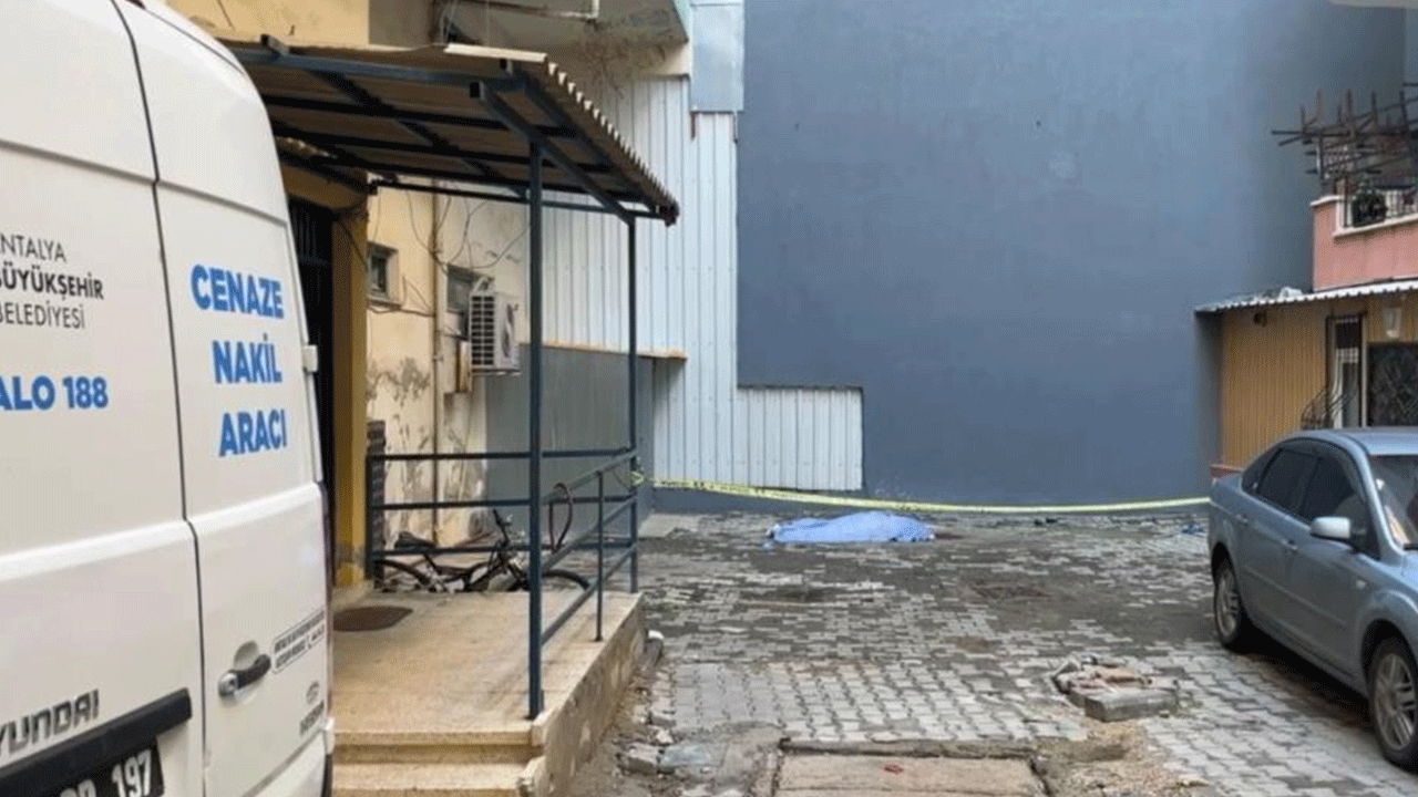 Antalya'da sokak ortasında şoke eden görüntü