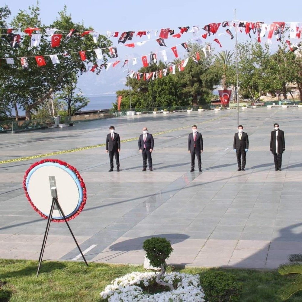 Antalya’da sosyal mesafeli 23 Nisan 