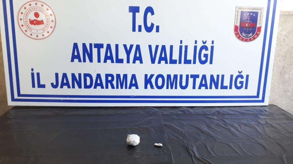 Antalya’da şüpheli araçtan uyuşturucu çıktı 