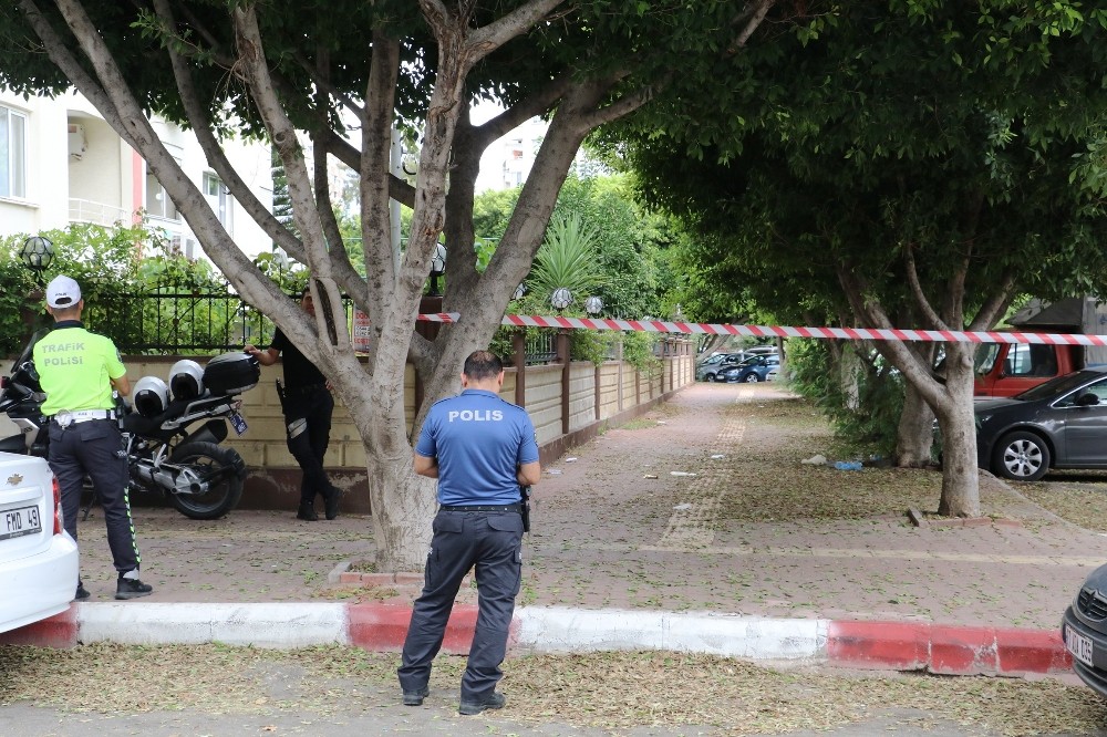 Antalya’da şüpheli çanta paniği 