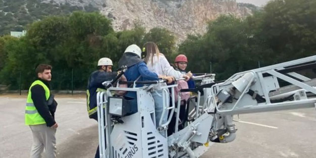Antalya'da teleferik düştü! Yaralılar var