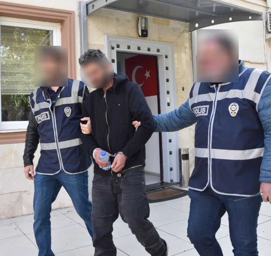 Antalya’da ticari taksilerin içindeki paraları alan şüpheli yakalandı 