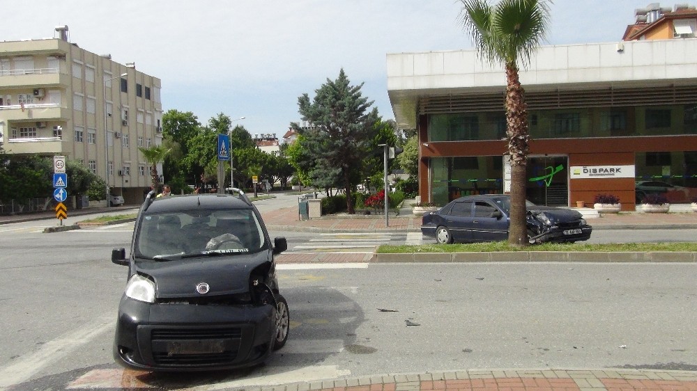 Antalya’da trafik kazası: 1 yaralı 