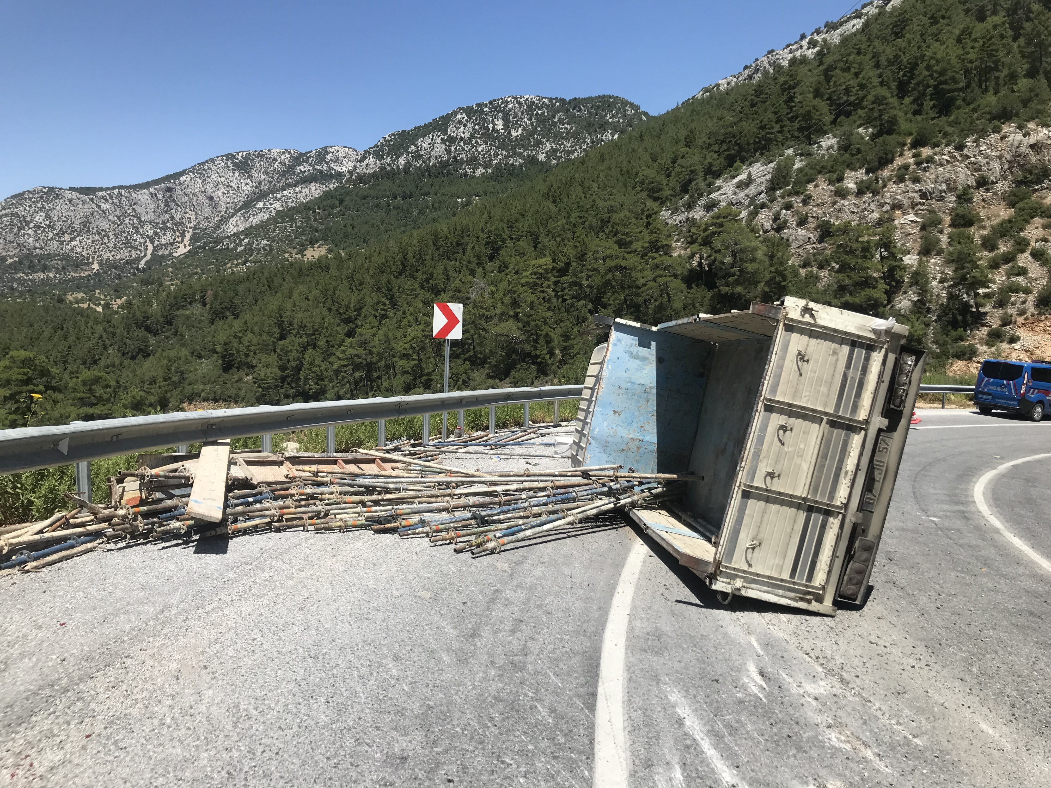 Antalya’da trafik kazası: 3 yaralı
