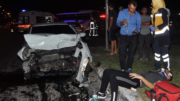 Antalya'da trafik kazası: 5 kişi yaralı