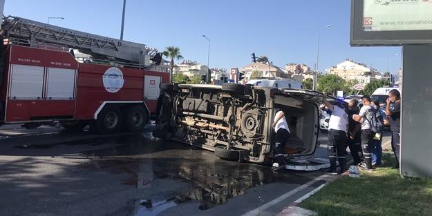 Antalya'da trafik kazası: Yaralılar var