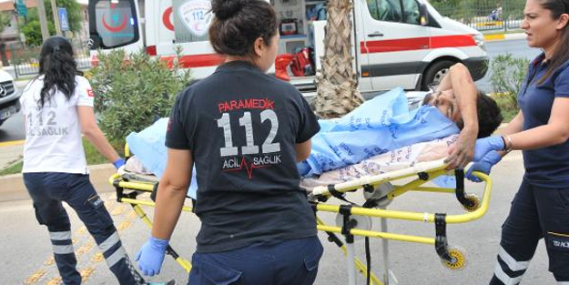 Antalya'da 'trafik magandası' terörü! Levye ve bıçaklarla saldırdılar