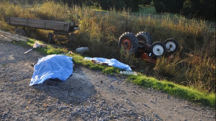 Antalya'da traktör devrildi: 1 ölü