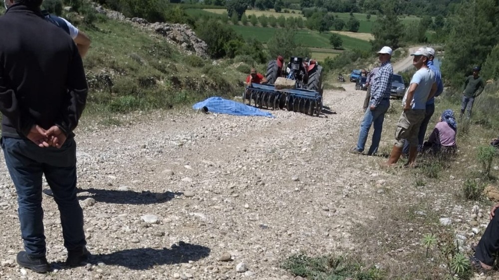 Antalya’da traktör kazalarında 2 kişi hayatını kaybetti 