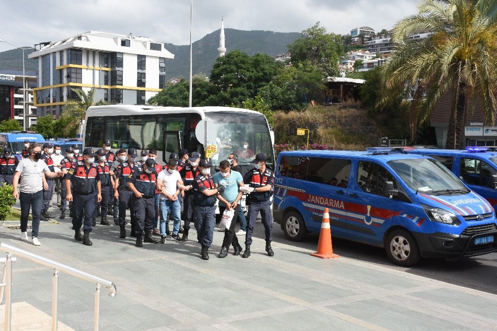 Antalya’da uyuşturucu çetesine 7 tutuklama 