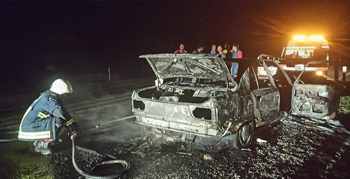 Antalya'da yanan araçtan sürücü son anda kurtuldu