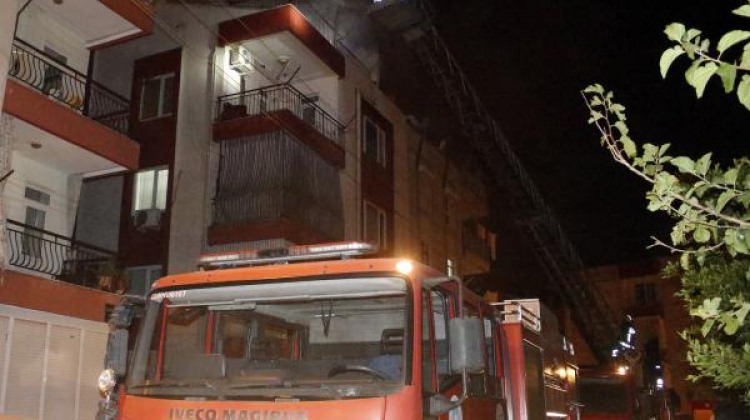 Antalya’da yangında mahsur kalan çocuğu komşuları kurtardı