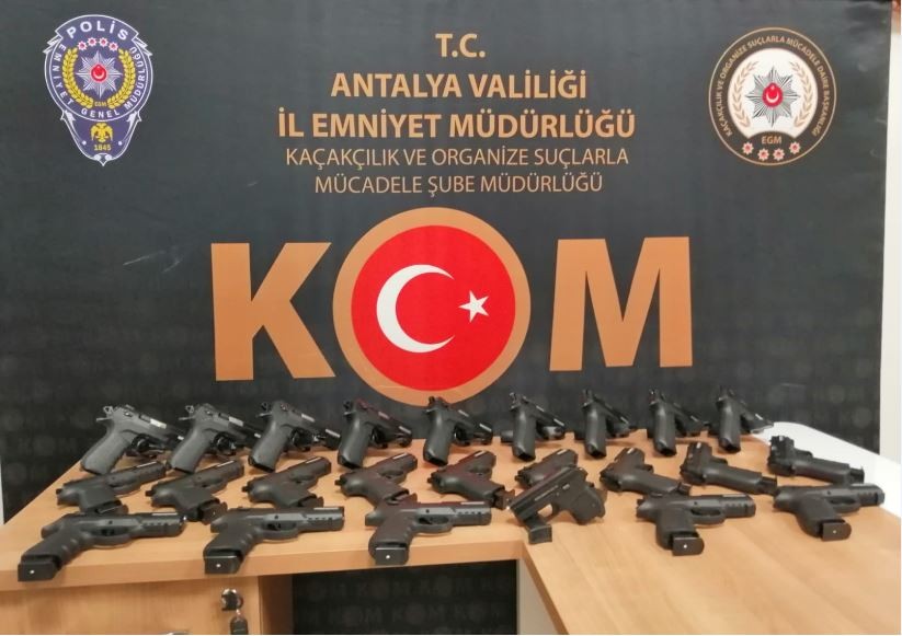 Antalya’da yasa dışı silah operasyonuna 7 tutuklama 