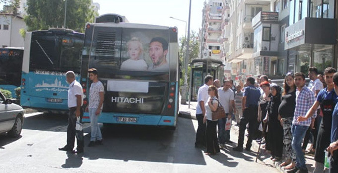 Antalya'da yaşlı adam indiği otobüsün altında hayatını kaybetti