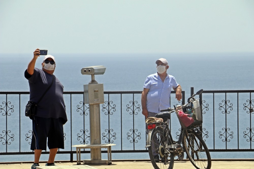 Antalya’da yaşlı vatandaşlar 41 derece dinlemedi 
