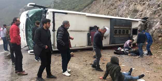 Antalya'da yolcu otobüsü devrildi! Yaralılar var
