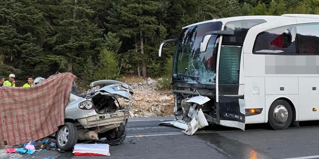 Antalya'da yolcu otobüsü kaza yaptı! Ölü ve yaralılar var...
