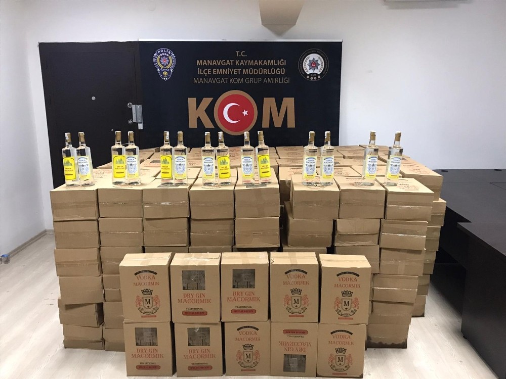 Antalya’da yüklü miktarda sahte içki ele geçirildi 