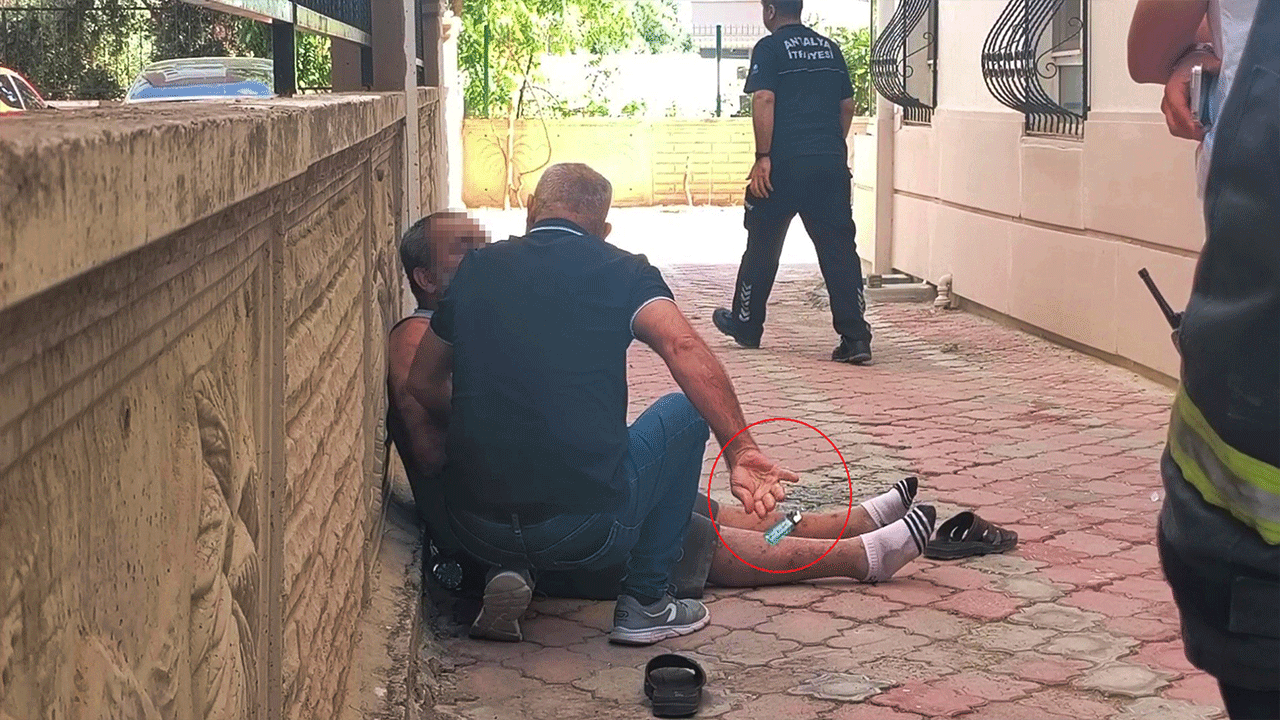 Antalya’da yürekleri ağza getiren anlar! Elindeki tiner ve çakmakla kendini yakmaya kalkıştı