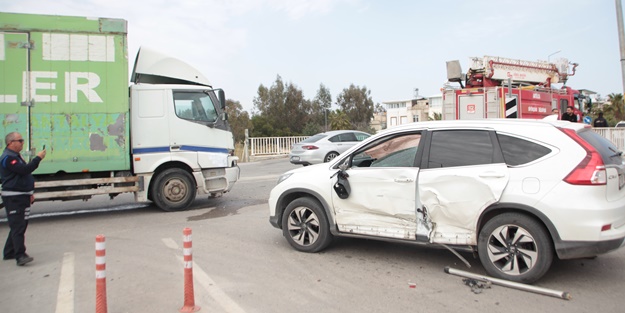 Antalya'da zincirleme kaza: Yaralılar var