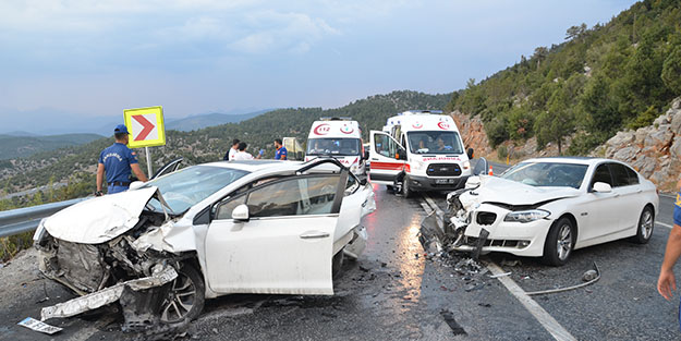 Antalya'da zincirleme trafik kazası! Çok sayıda yaralı var