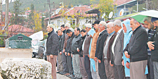Antalya’daki patlamada ölen 3 işçi toprağa verildi
