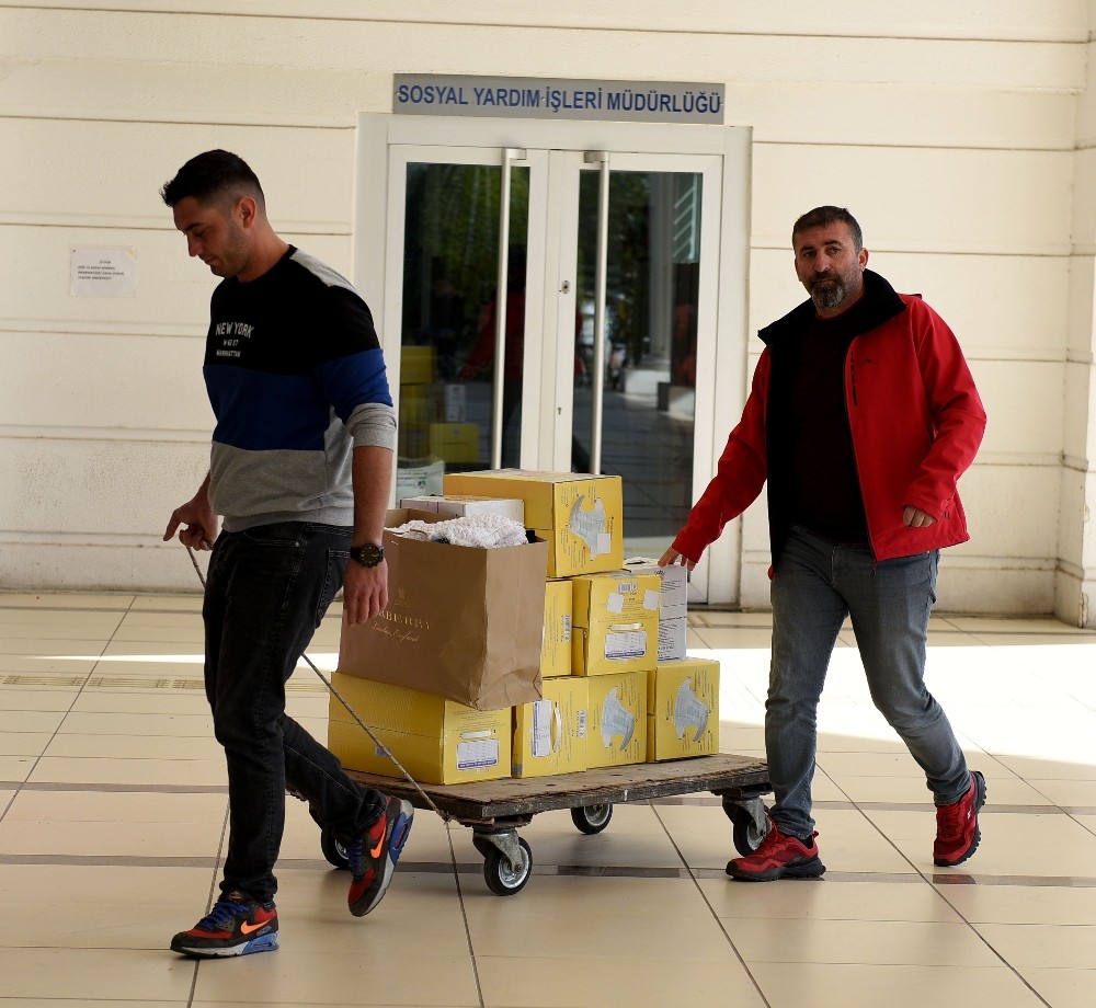 Antalya’dan 5 kamyon yardım malzemesi Elazığ için yola çıktı 