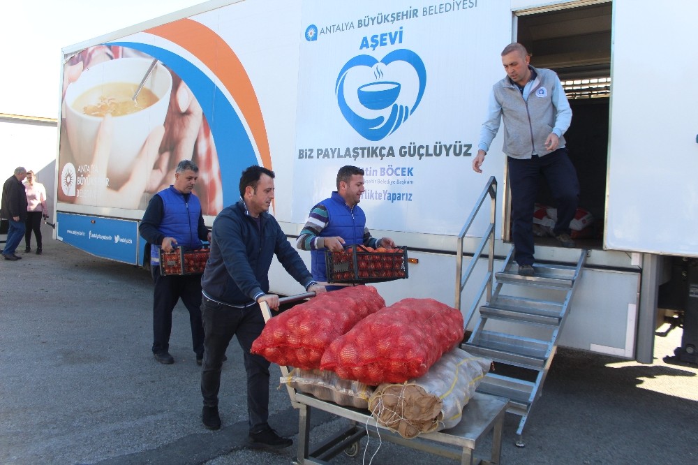 Antalya’dan deprem bölgesine arama kurtarma ekibi ve yardım tırı 