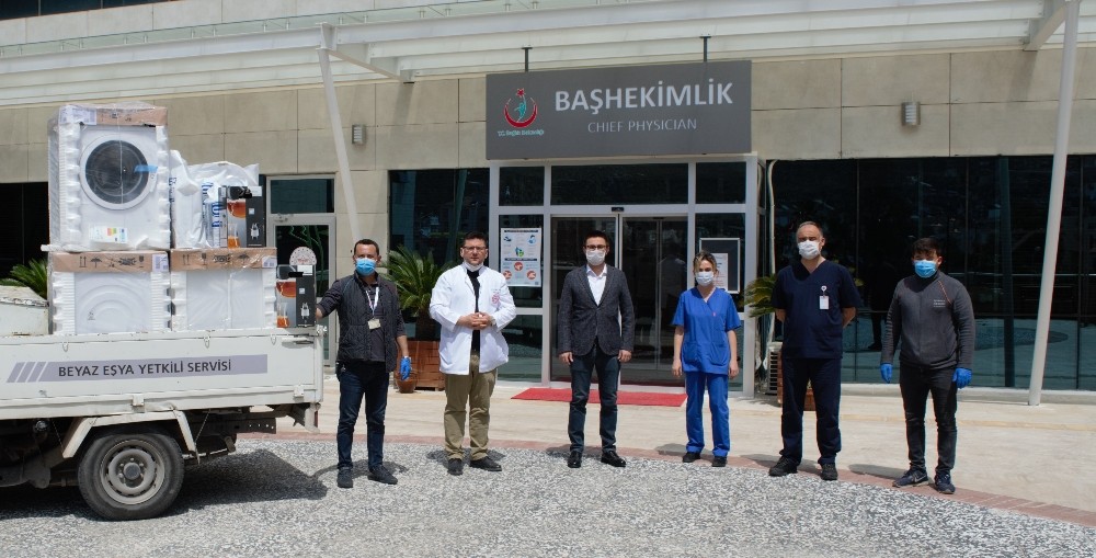 Antalyalı iş adamlarından hastaneye beyaz eşya yardımı 