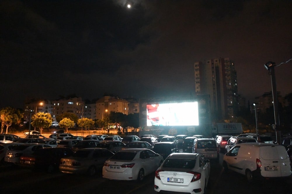 Antalyalılar ‘Mandıra Filozofu’yla eğlendi 
