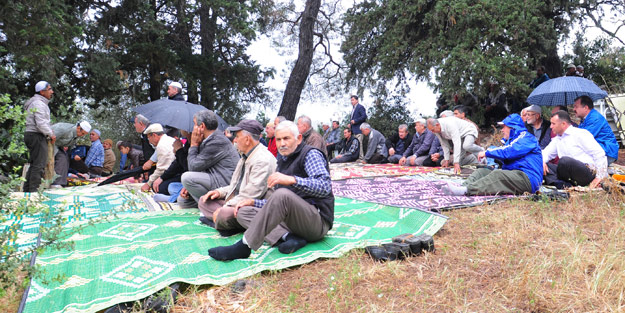 Yağmur duası yaparken yağmura yakalandılar