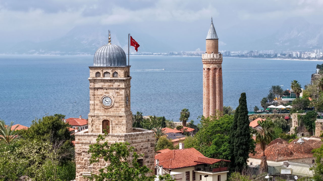 Antalya’nın tarihi saat kulesi sustu: Zaman durdu