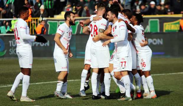 Antalyaspor 11 hafta sonra kazandı!