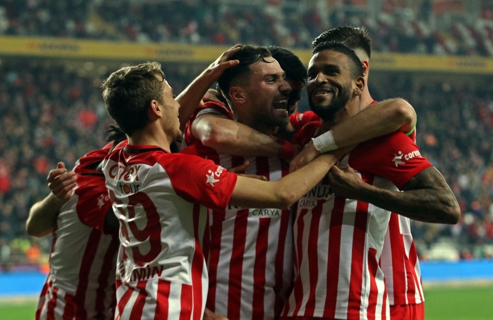Antalyaspor 7 maç sonra evinde güldü 