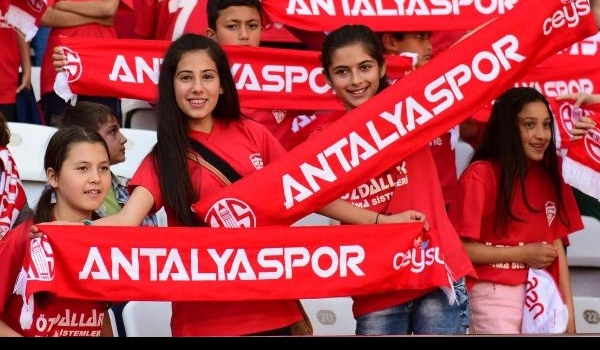 Antalyaspor Başkanı Öztürk taraftardan destek istedi