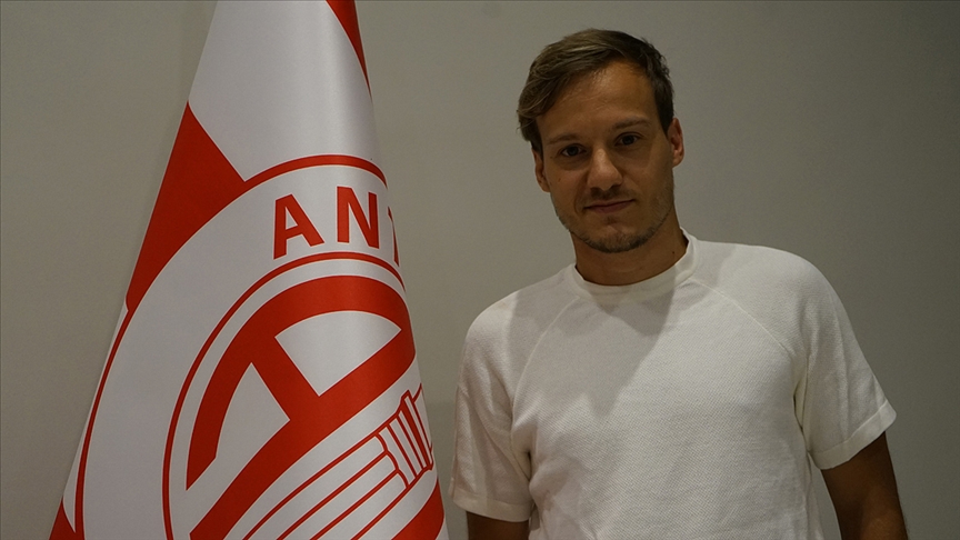 Antalyaspor, Deni Milosevic ile 3 yıllık sözleşme imzaladı