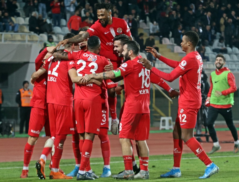 Antalyaspor deplasmanda gülüyor 