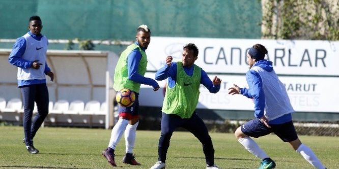 Fenerbahçe hazırlıklarını sürdürüyor