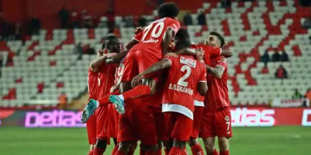 Antalyaspor, Hatayspor'a fark attı