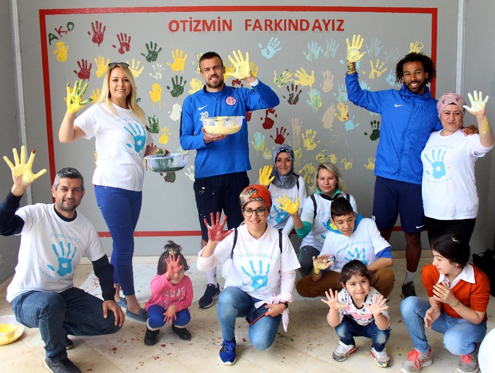 Antalyaspor otizmin farkında 