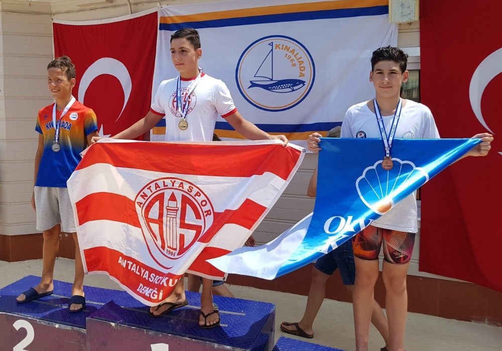 Antalyaspor, Prens Adaları Yüzme Şampiyonası’na damga vurdu 