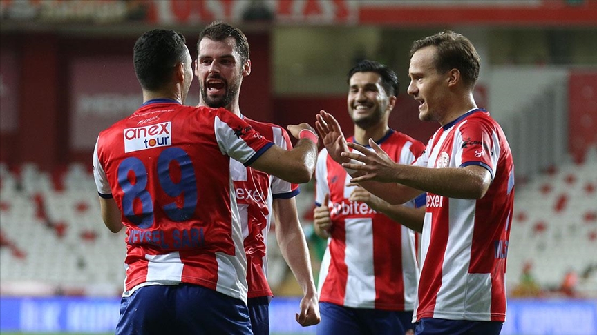 Antalyaspor sezonun ilk galibiyetini aldı