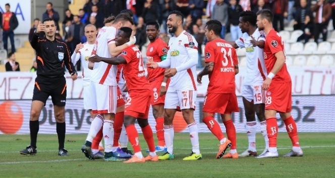 Antalyaspor, Sivasspor maçında kaleyi bulamadı