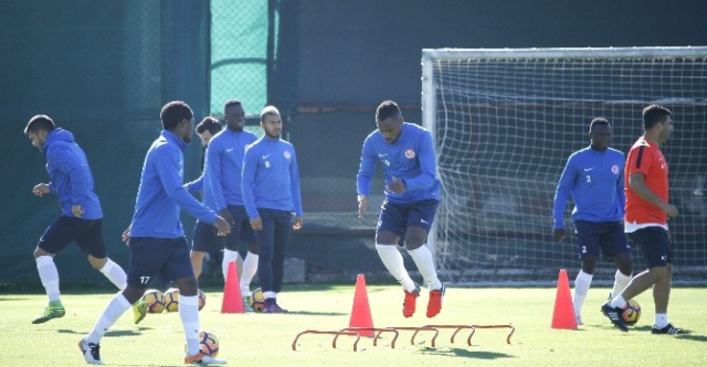 Antalyaspor Trabzonspor maçının hazırlıkları sürdürüyor