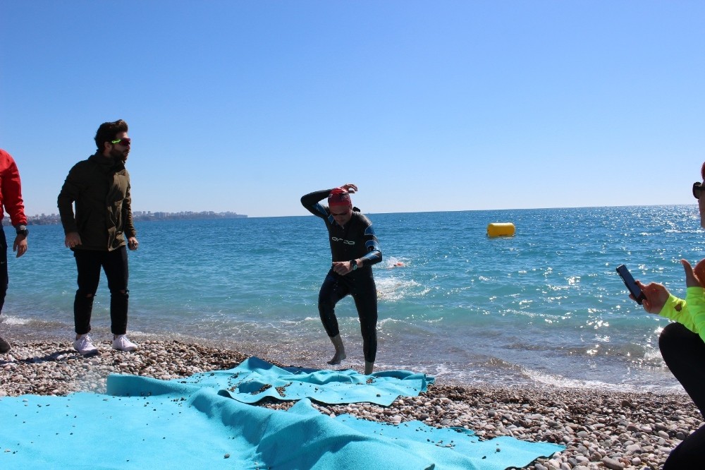 Antalyaspor Triatlon sporcusu Dilber üçüncü oldu 
