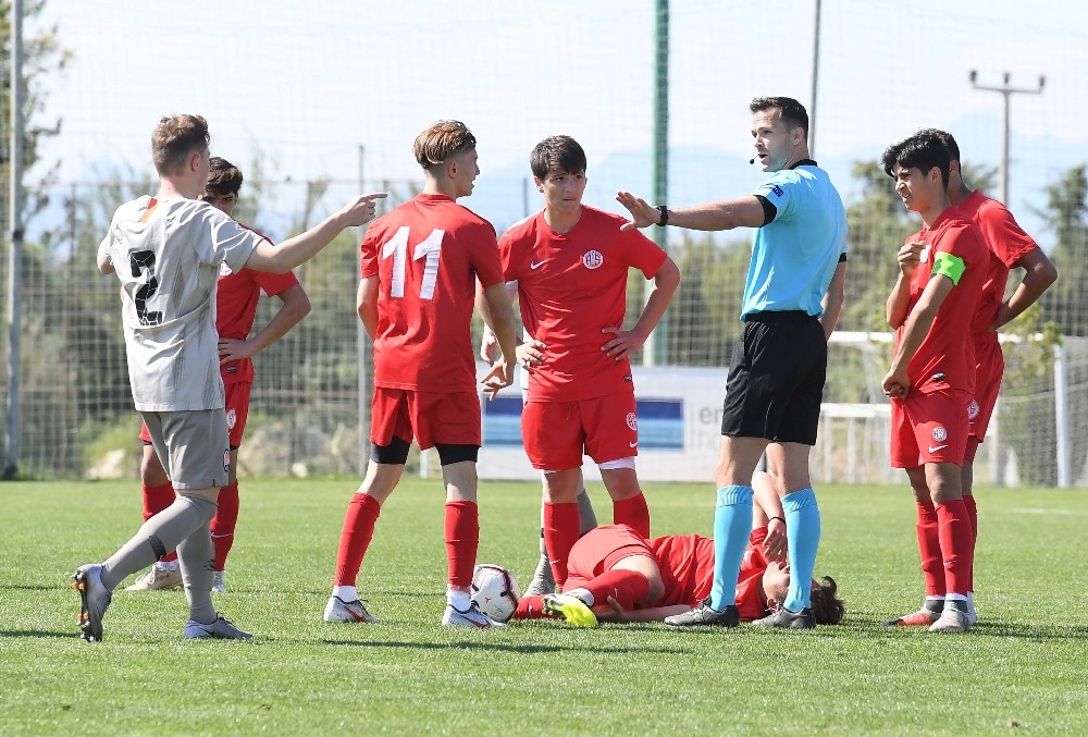 Antalyaspor U15 Takımı Gençlik Turnuvası’nda 